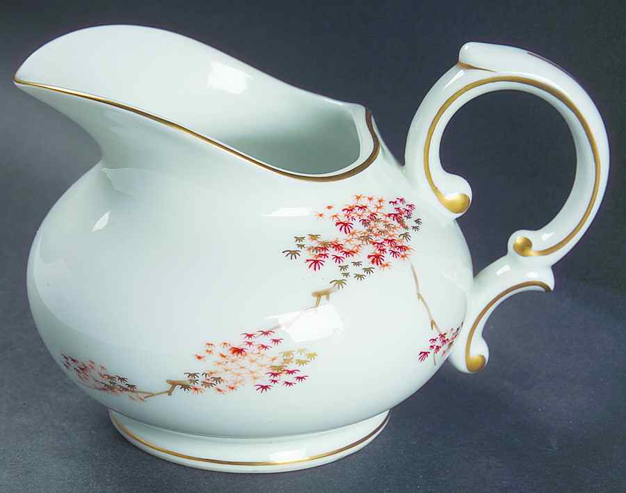 Maple (Coupe) Creamer by Fukagawa-1