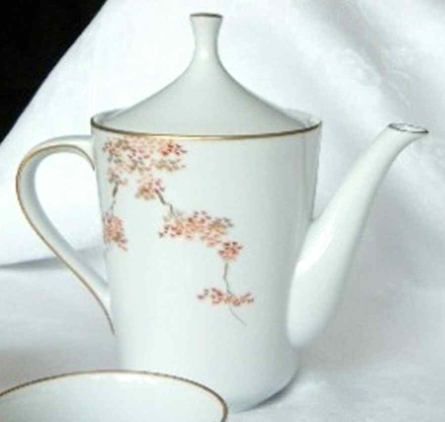 Maple (Coupe) Coffee Pot & Lid by Fukagawa-1