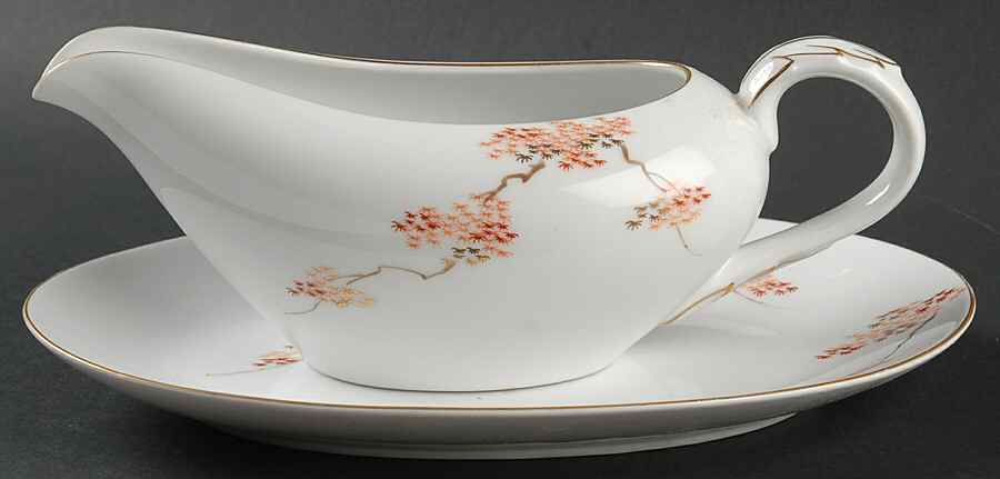 Maple (Coupe) Gravy Boat & Underplate/Relish by Fukagawa-1