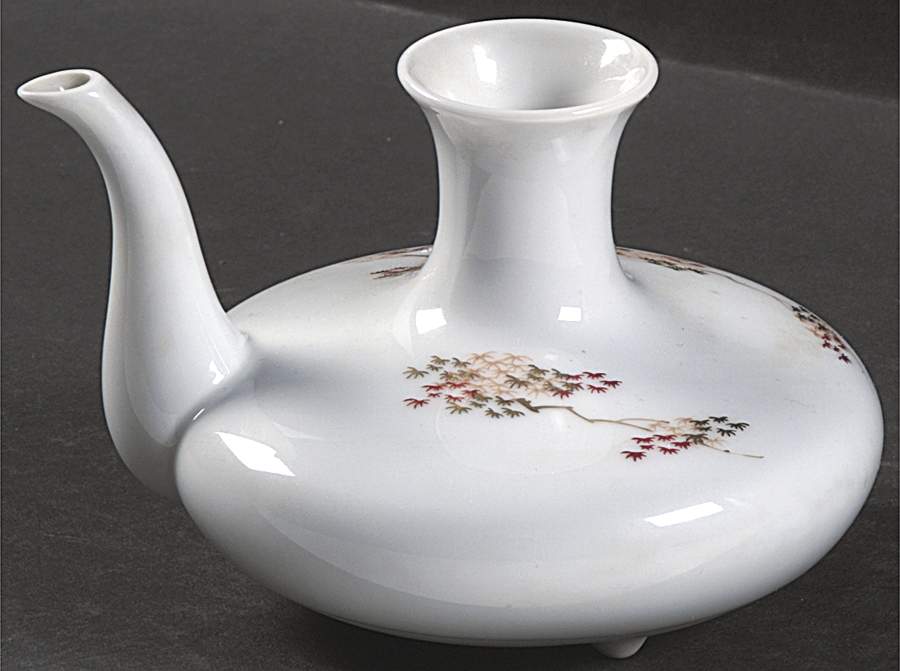 Maple (Coupe) Sake Bottle by Fukagawa-1