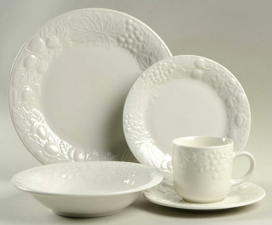 Blanc Sur Blanc 5 Piece Place Setting by Farberware-1