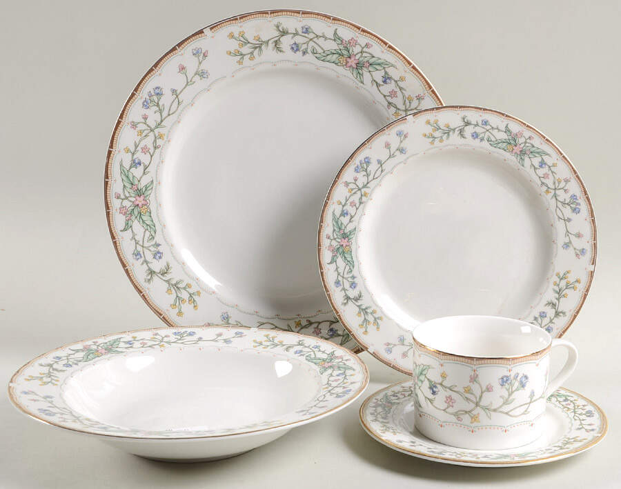 Wellesley 5 Piece Place Setting by Farberware-1