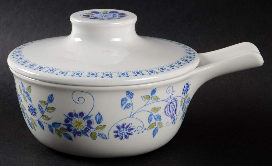 Lotte (Coupe) Sauce Boat & Lid by Figgjo (Norway)-1