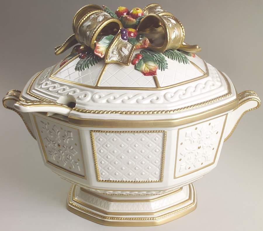 Snowy Woods Tureen & Lid w/Ladle by Fitz & Floyd-1