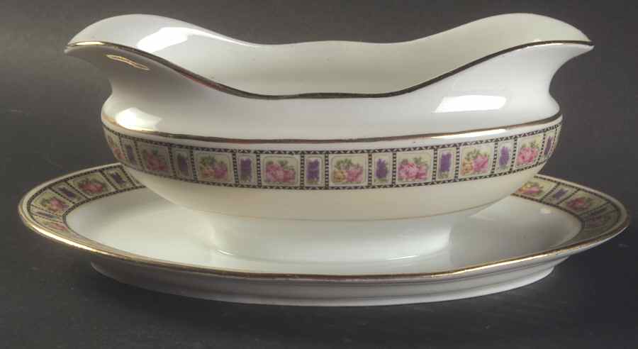 FEL4 Gravy Boat with Attached Underplate by Felda-1