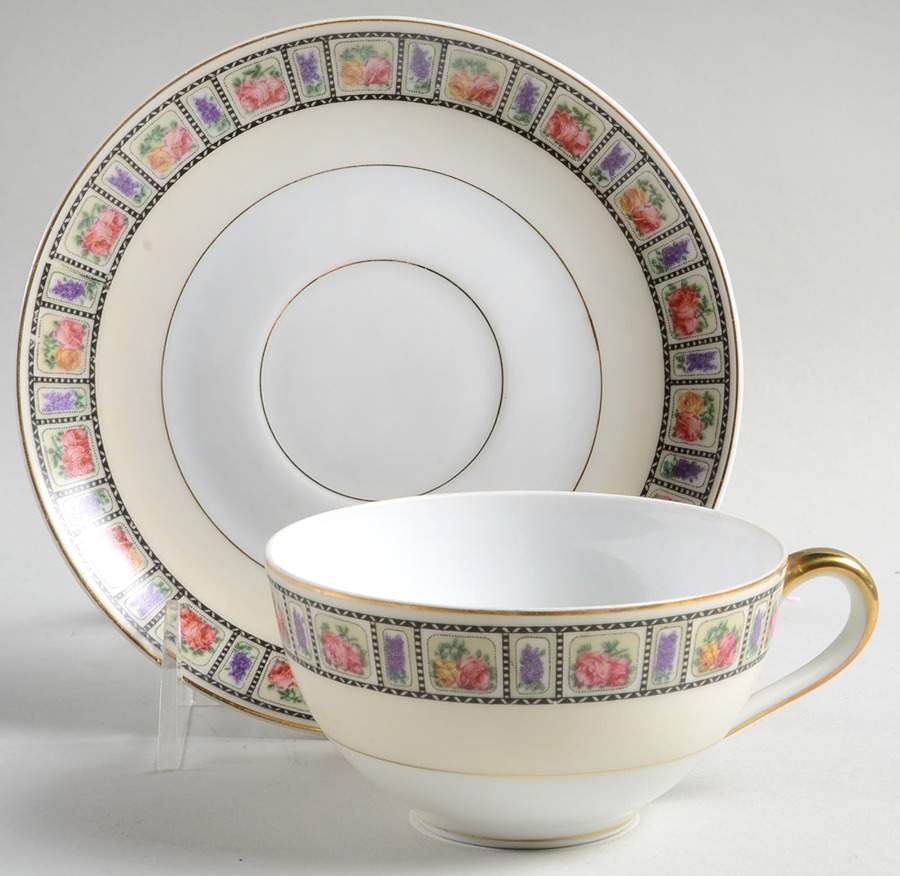 FEL4 Flat Cup & Saucer Set by Felda-1