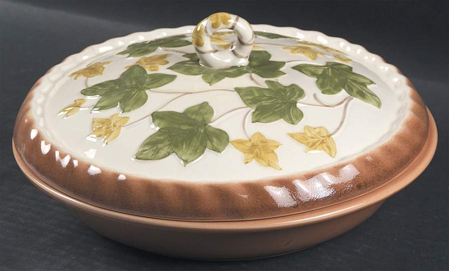 Ivy II (England) Pie Plate Safe with Ceramic Lid by Franciscan-1