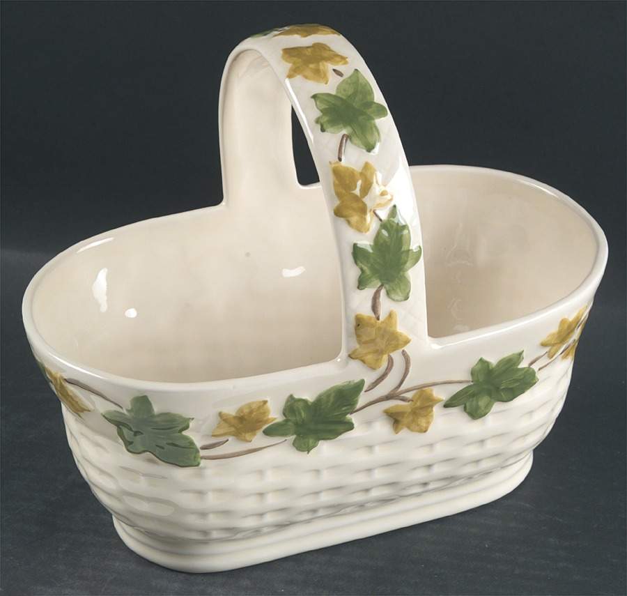 Ivy II (England) Medium Basket with Handle by Franciscan-1