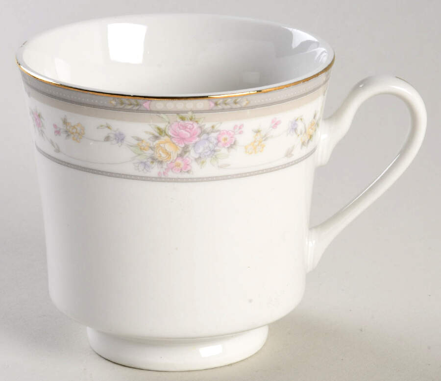 Southampton (Design on Edge) Footed Cup by Farberware-1