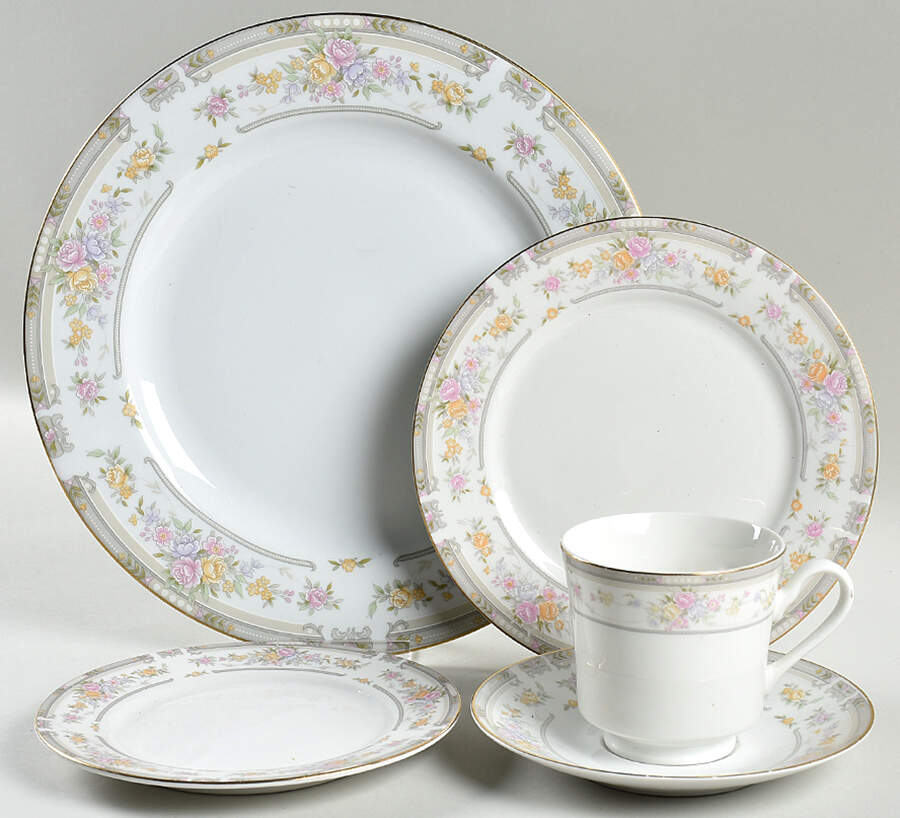 Southampton (Design on Edge) 40 Piece Estate Set by Farberware-1