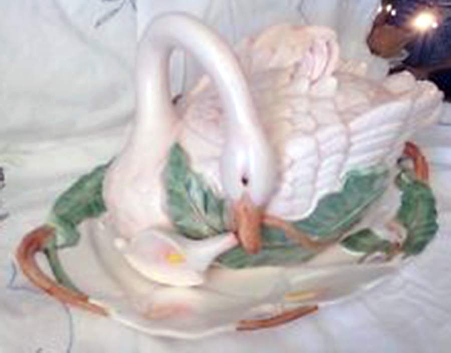 Lily of The Valley Tureen & Lid w/Underplate by Fitz & Floyd-1