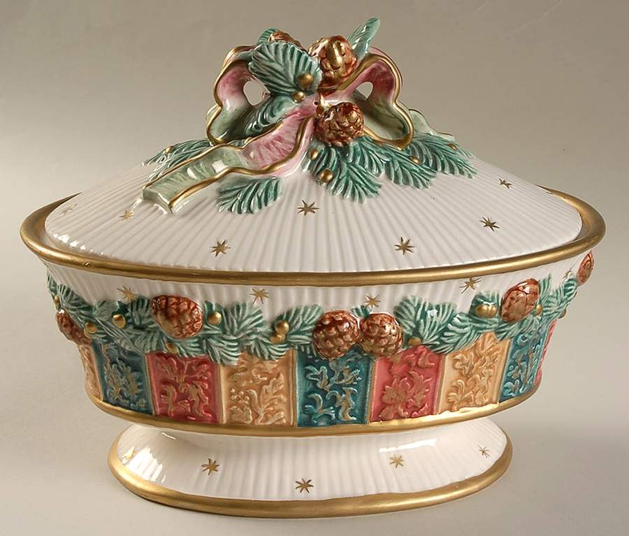Damask Christmas Oval Covered Vegetable by Fitz & Floyd-1