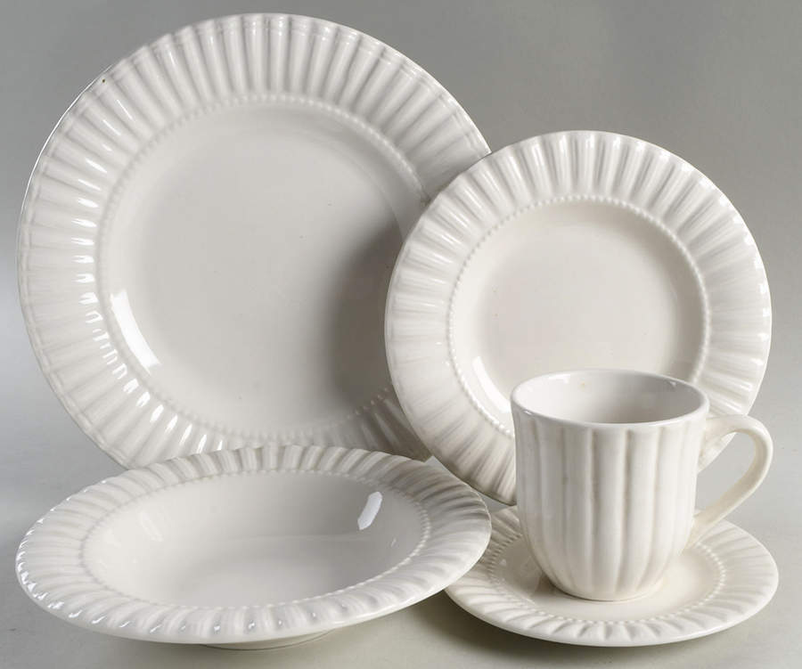 Shell 5 Piece Place Setting by Farberware-1