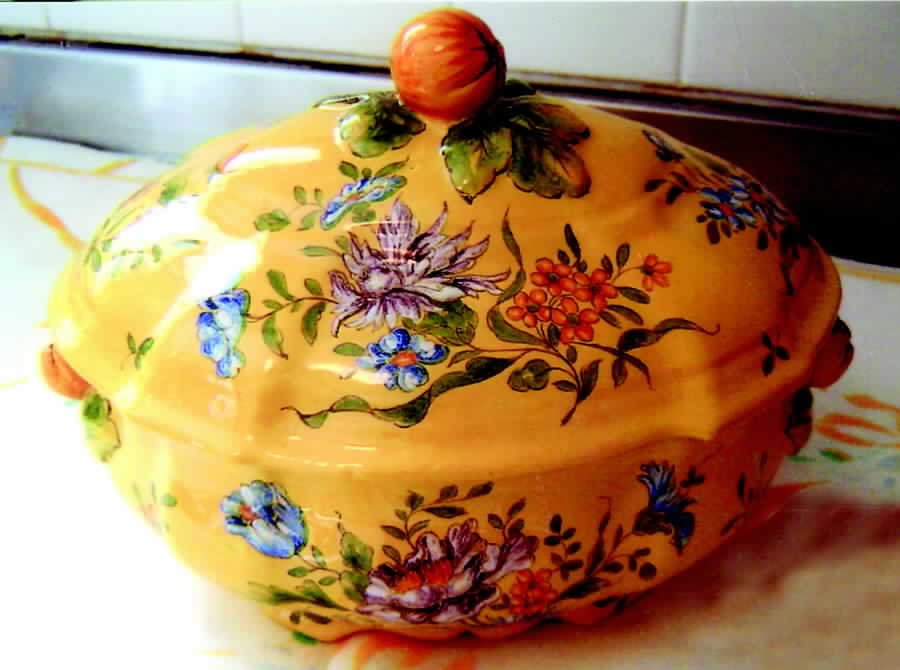 Fan25 Round Covered Vegetable by France-1