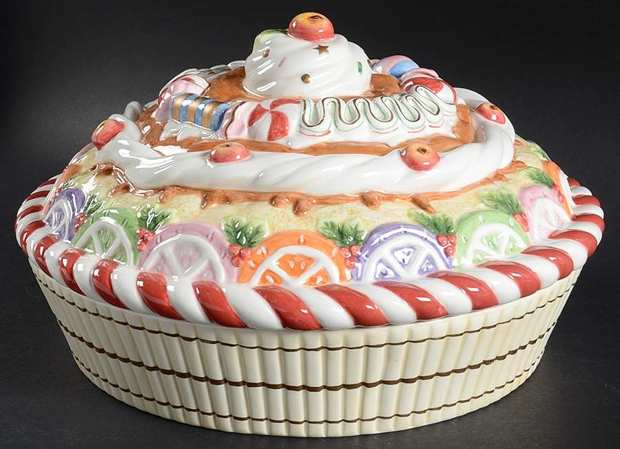 Nutcracker Sweets (Intro 2002) Pie Plate Safe with Ceramic Lid by Fitz and Floyd-1