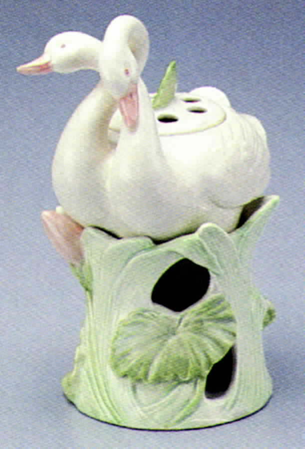 Swans Potpourri Simmerer and Warmer Stand by Fitz & Floyd-1