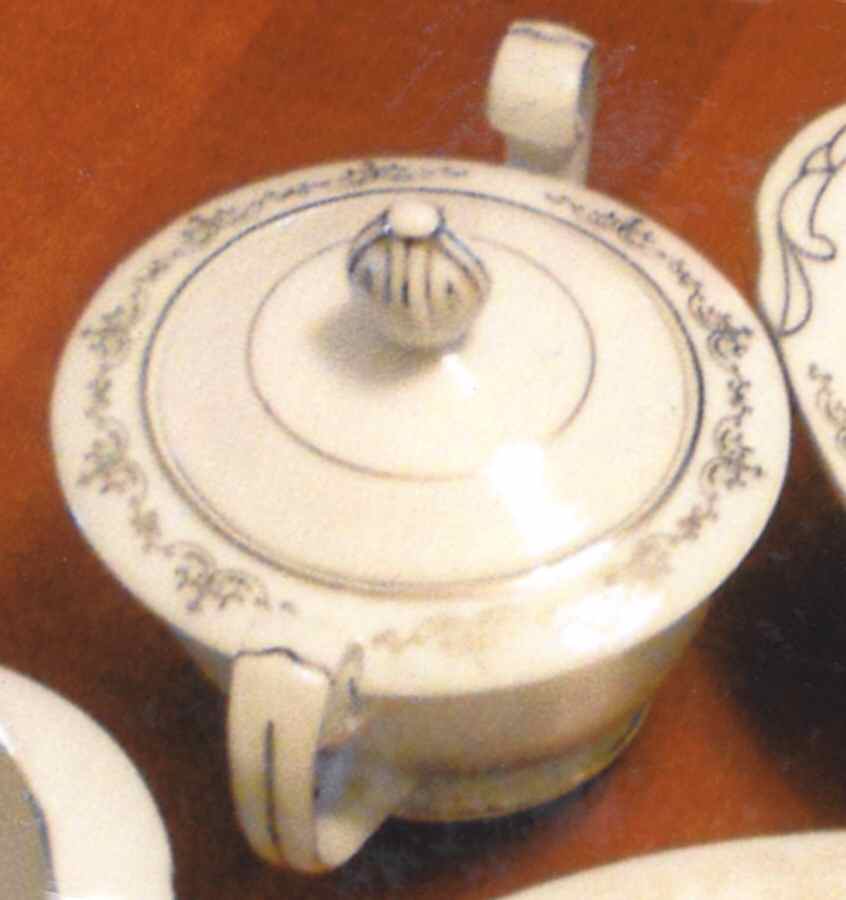 FUK44 Sugar Bowl & Lid by Fukagawa-1