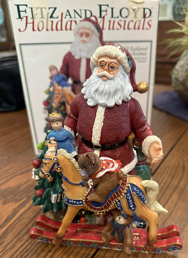 Old Fashioned Christmas Musical Figurine by Fitz & Floyd-1