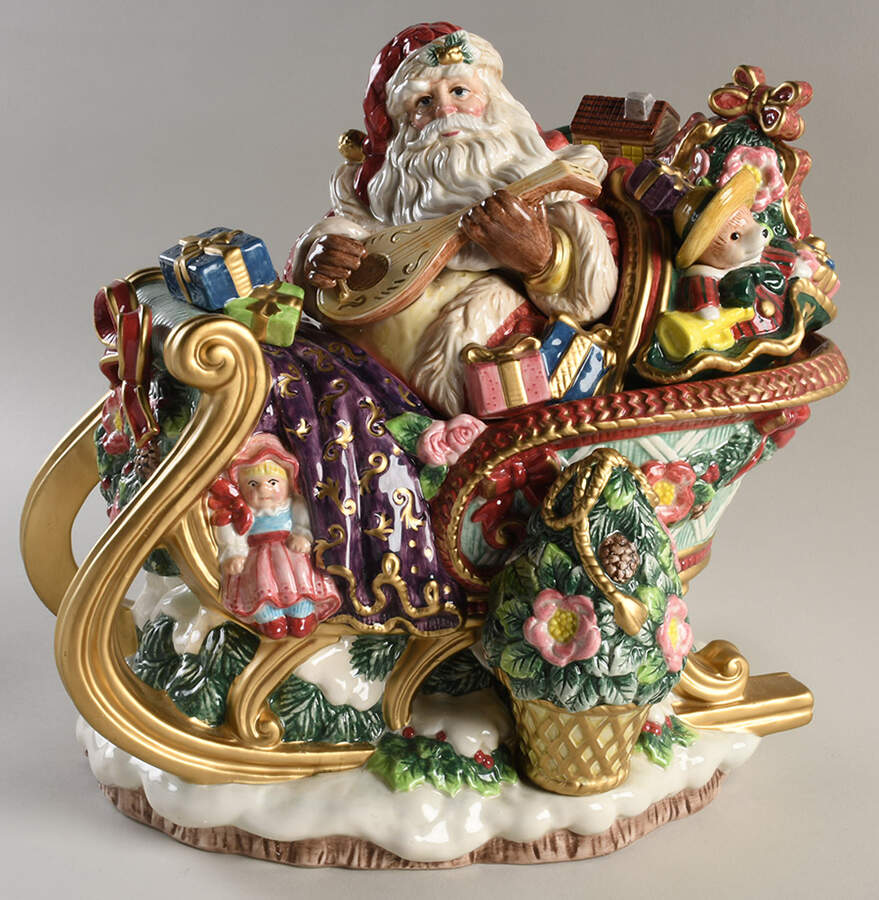 Christmas Wreath Tureen &  Lid by Fitz & Floyd-1