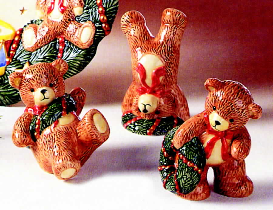 Toy Wreath Bear Figurine by Fitz & Floyd-1