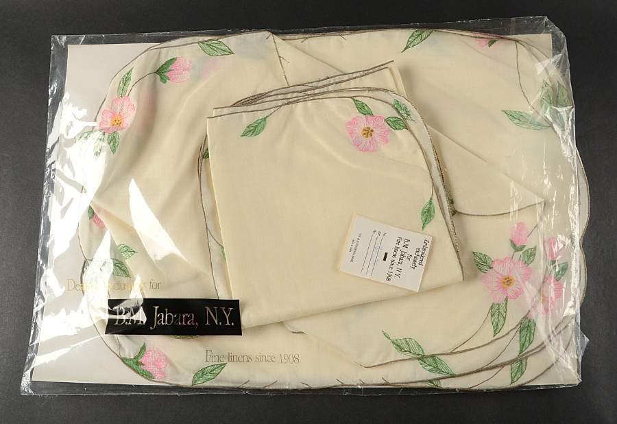 Desert Rose (China) (8 Piece) Embroidered Cloth Placemat & Napkin Set by Franciscan-1
