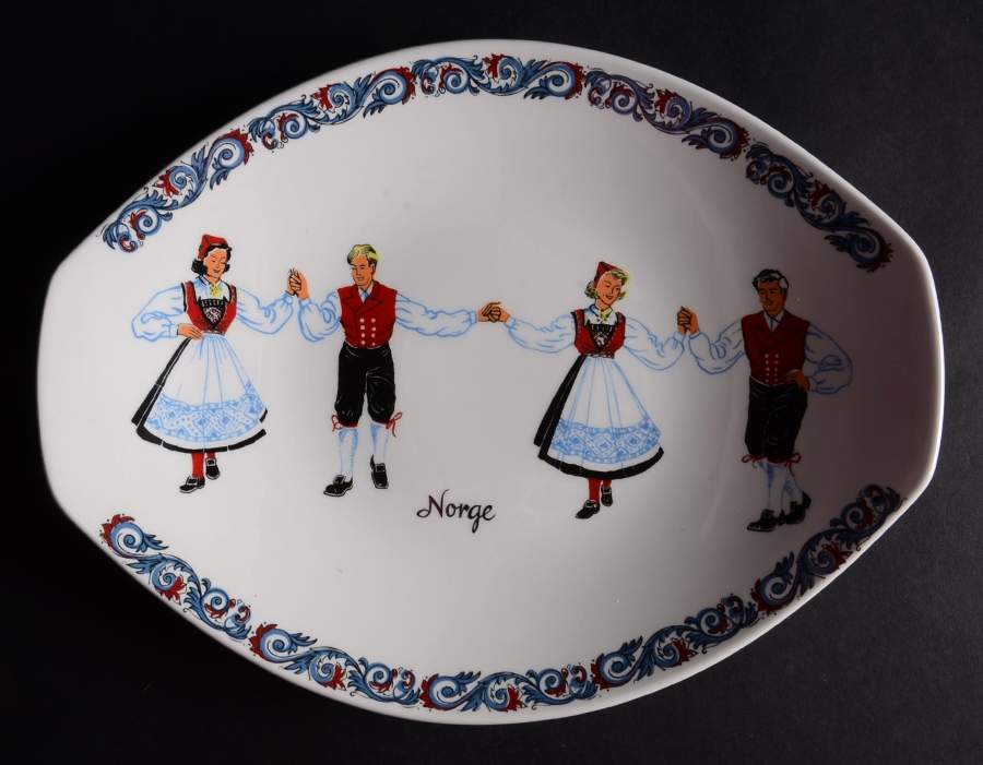 Hardanger Dancers 10" Oval Serving Platter by Figgjo (Norway)-1