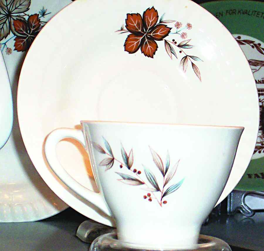 FIG12 Flat Cup & Saucer Set by Figgjo (Norway)-1
