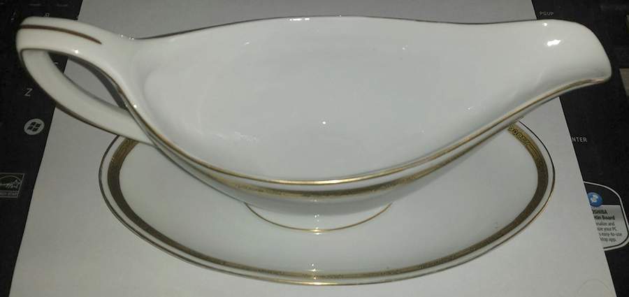 30453 Gravy Boat with Attached Underplate by Fraureuth-1
