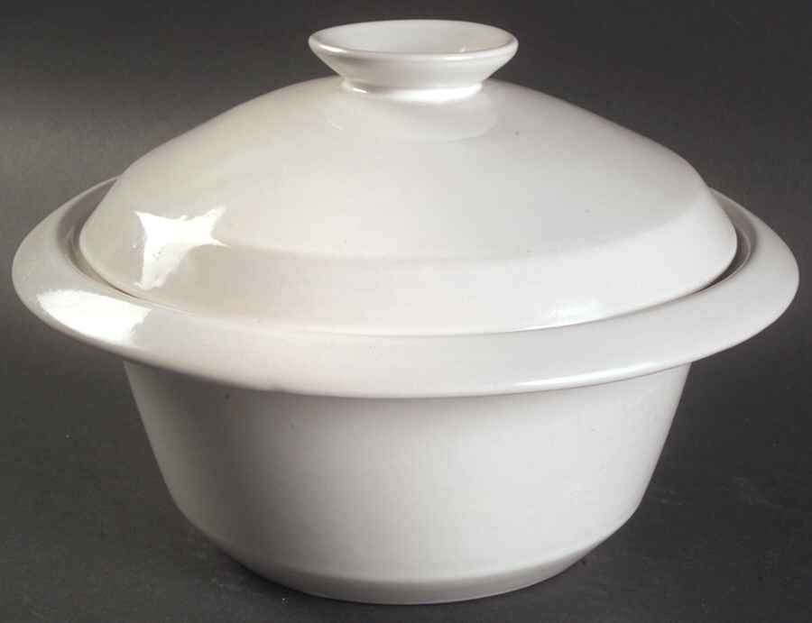 Plainsman White Sand 2.5 Qt Round Covered Casserole by Frankoma-1