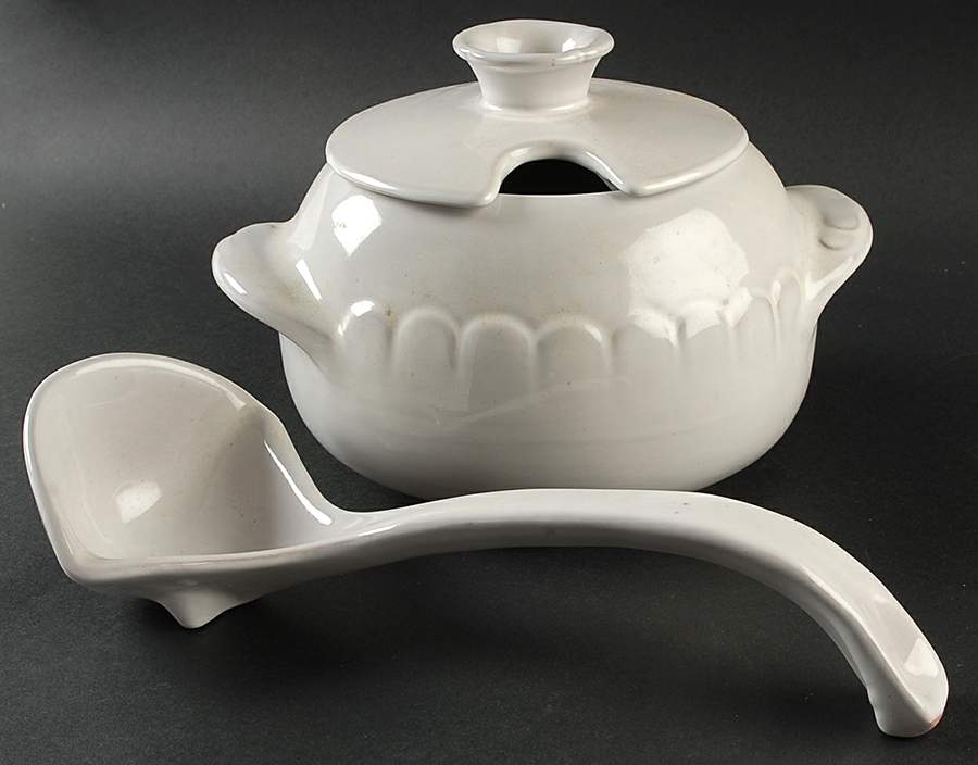 Plainsman White Sand Tureen & Lid w/Ladle by Frankoma-1