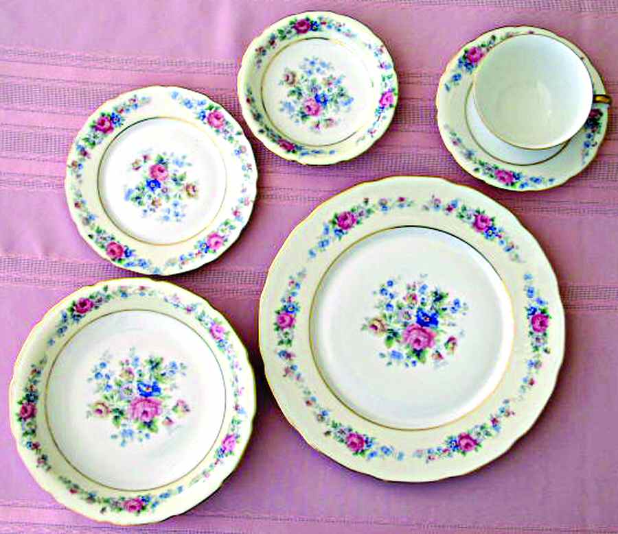 FAN46 Dinner Plate by France-1