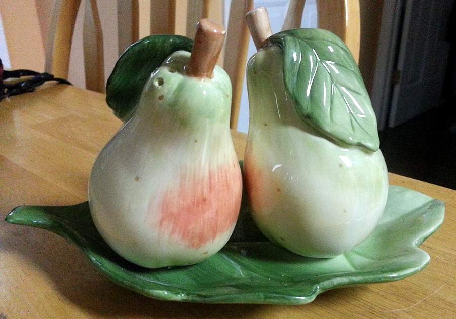 Sommer Hill Figural Salt and Pepper Tray Set by Fitz & Floyd-1