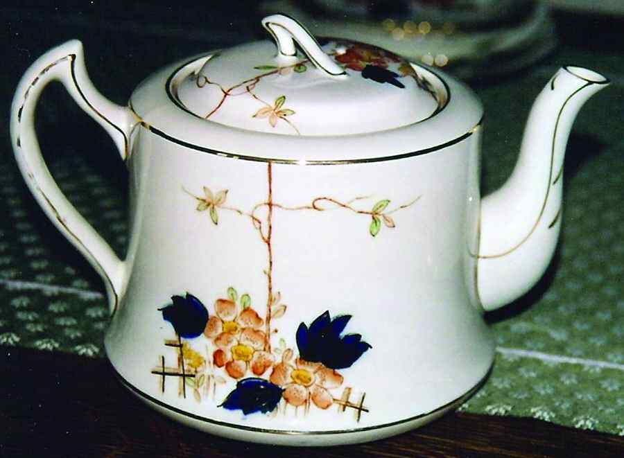 FTH9 Teapot & Lid by Thomas Forester & Sons-1