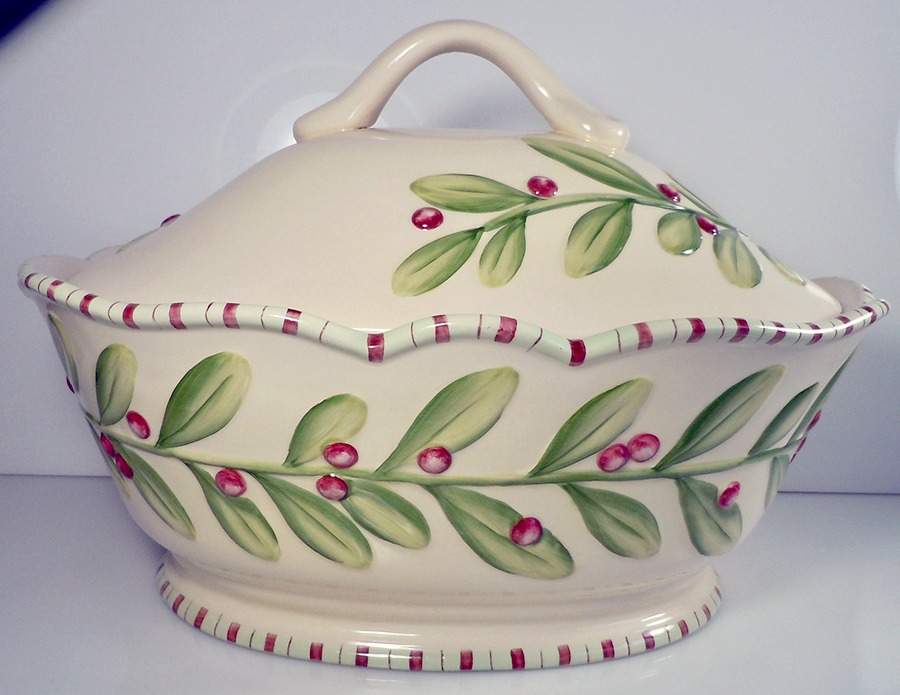 Sommer Hill Holiday 3 Quart Oval Covered Casserole by Fitz & Floyd-1