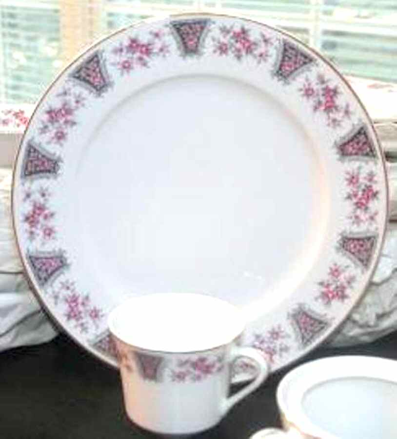 Phoenicia Dinner Plate by Fine China of Japan-1