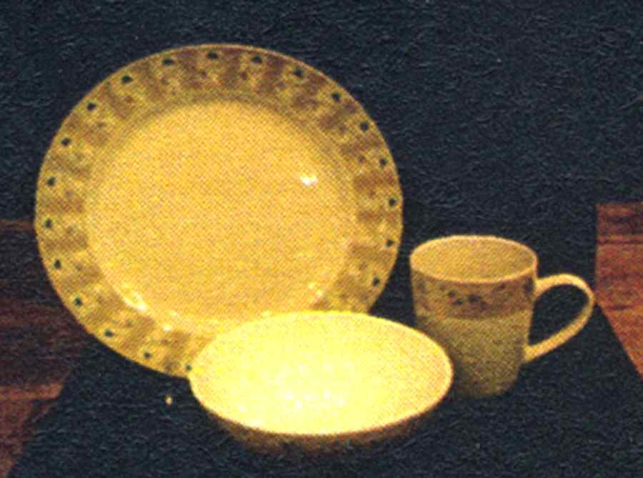 Trailing Vine Dinner Plate by Farberware-1