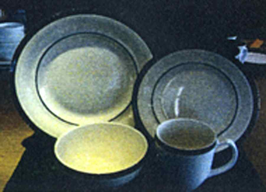 Trattoria Black Dinner Plate by Farberware-1