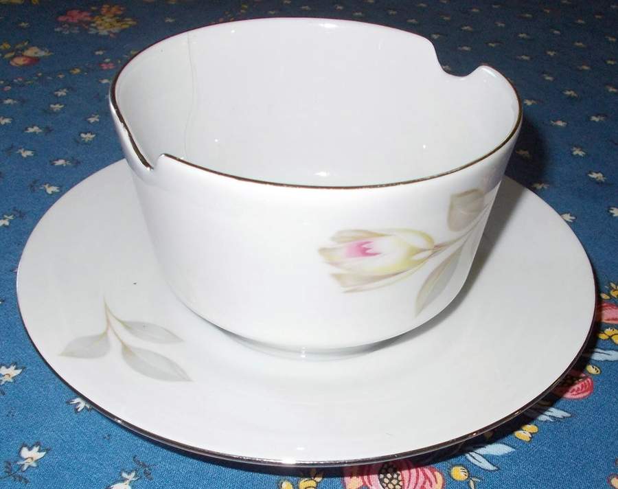 Roberta Gravy Boat with Attached Underplate by Friedrich Kaestner-1