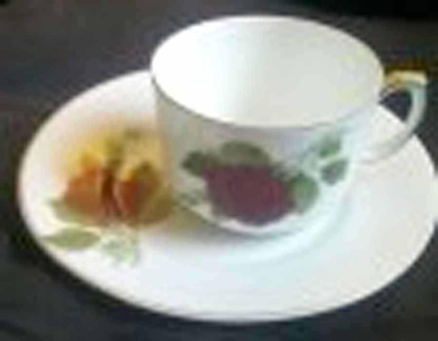 FRA52 Flat Cup & Saucer Set by Fraureuth-1