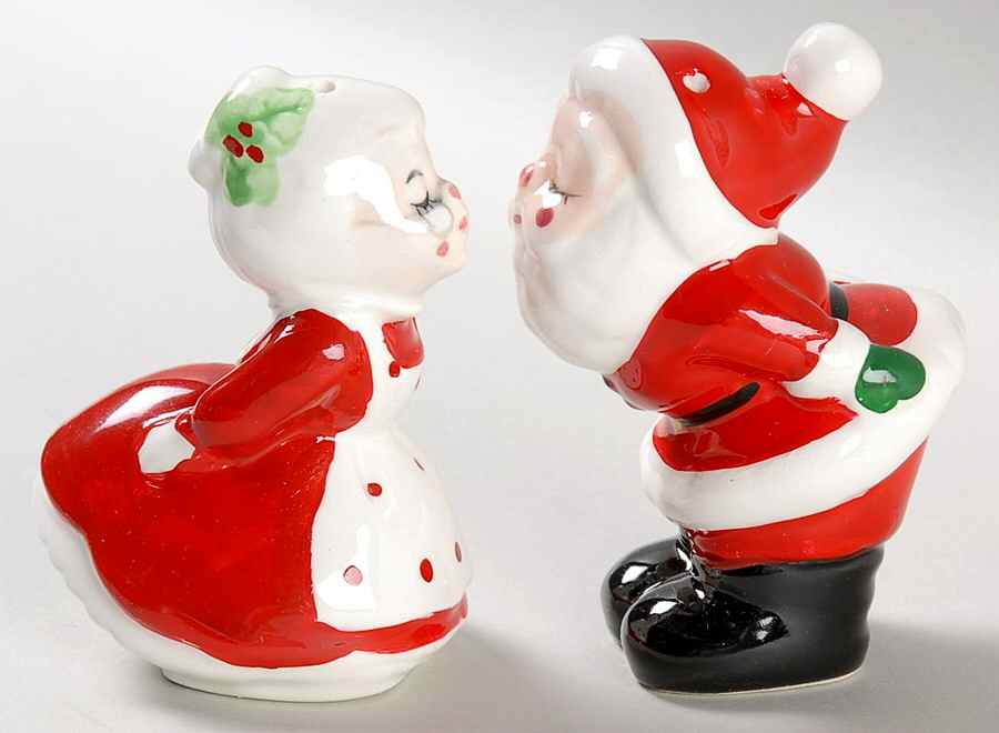Kissing Mr & Mrs Claus Figural Salt & Pepper Set by Fitz & Floyd-1