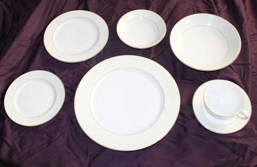 FUJ27 Dinner Plate by Fuji-1