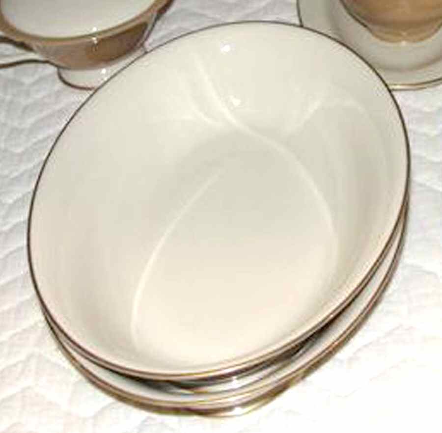 FIA11 8" Oval Vegetable Bowl by Fine Arts-1