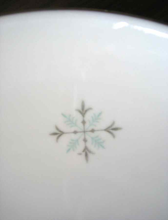 Snowflake Dinner Plate by Fashion Manor-1