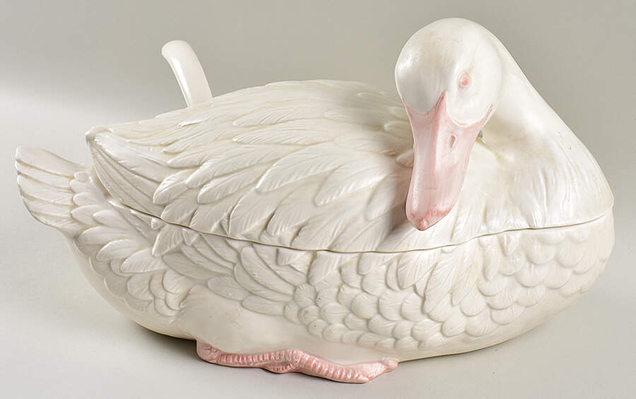 FIT93 Tureen & Lid w/Ladle by Fitz & Floyd-1