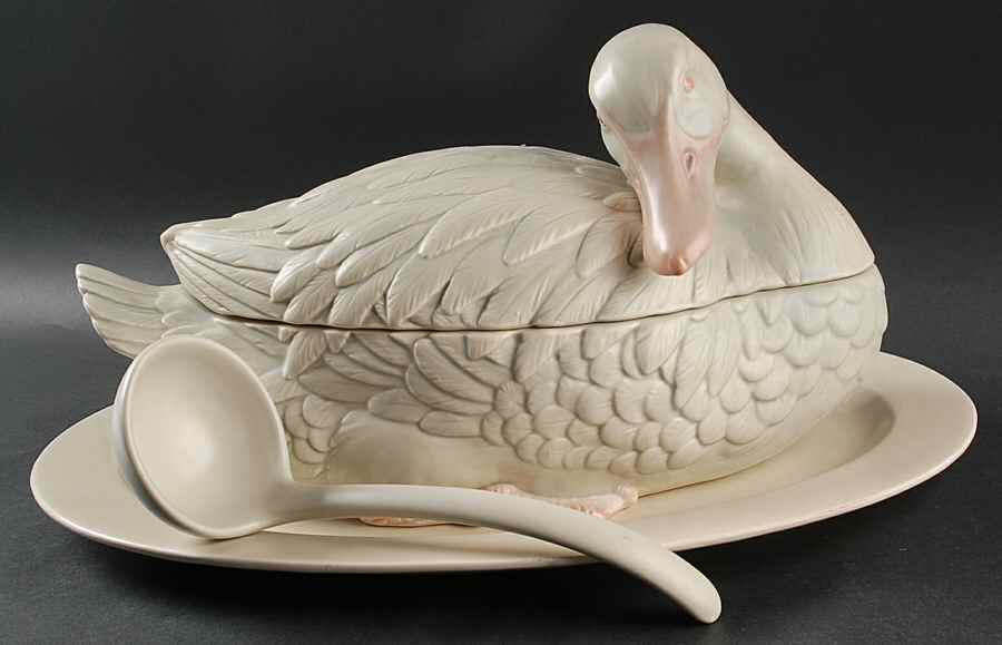 FIT93 Tureen & Lid w/Ladle & Underplate by Fitz & Floyd-1