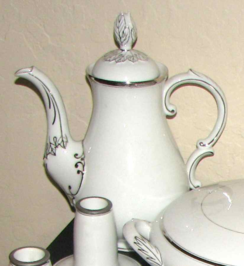 Platinum Coffee Pot & Lid by Fukagawa-1