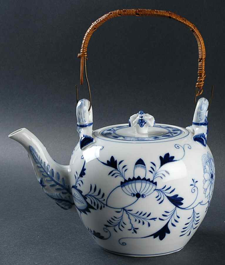 Blue Onion Teapot & Lid with Removable Top Handle by Schoenau-1