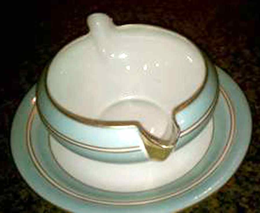 FAN107 Gravy Boat with Attached Underplate by France-1