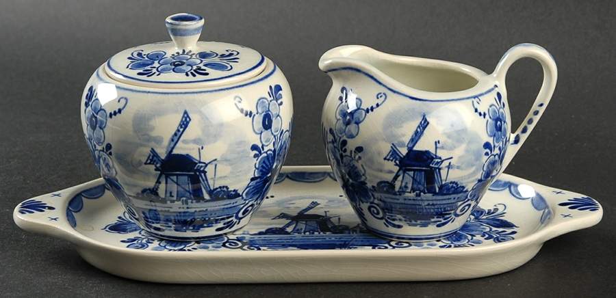 Delfts Creamer & Sugar with Lid & Tray Set by Flora (Delftware)-1