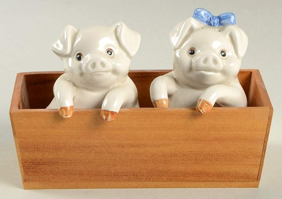 Pigs Salt & Pepper Set w/Wood Tray by Fitz & Floyd-1